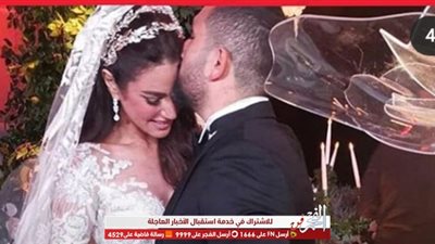 بالقبلات.. هاني سعد يستقبل زوجته درة في حفل زفافهم بالجونة (صور)