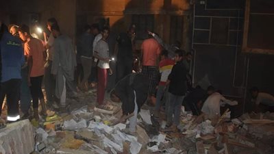 أحد أفراد منزل سوهاج المنهار يكشف السبب وراء نجاة والده 