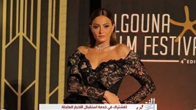 بفستان أنيق.. بشري تشارك جمهورها بإطلالة من مهرجان الجونة