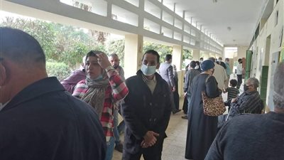 توافد المواطنين للإدلاء بأصواتهم في انتخابات مجلس النواب عي لجان الزقازيق