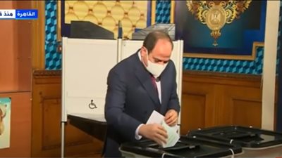 شاهد.. السيسي يدلي بصوته في انتخابات البرلمان بمصر الجديدة