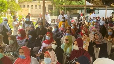 مشاركة كثيفة ومساعدة الانتخابات.. السيدات يتصدرن المشهد الانتخابي  