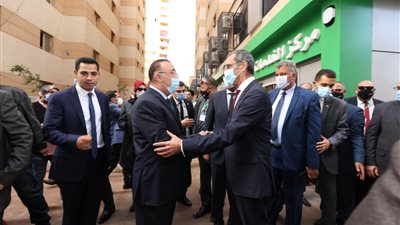 وزير الاتصالات وتكنولوجيا المعلومات يفتتح مركزين للخدمات البريدية بالأسكندرية 