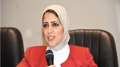 وزيرة الصحة: قللوا الزيارات المنزلية.. والكمامة أفضل اختراع في 2020