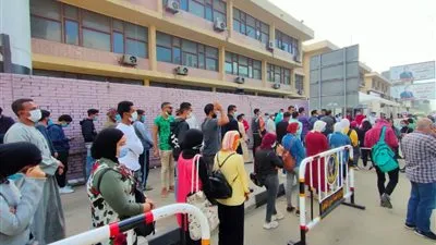 إزدحام أمام لجان الجامعة العمالية في انتخابات مجلس النواب 2020 (صور) 