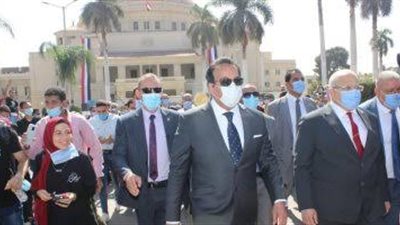 خوفًا من كورونا.. الجامعات تعاقب الطلاب غير الملتزمين بالكمامة 