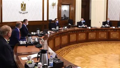 رئيس الوزراء يستعرض المخطط العام لتطوير بحيرة البردويل