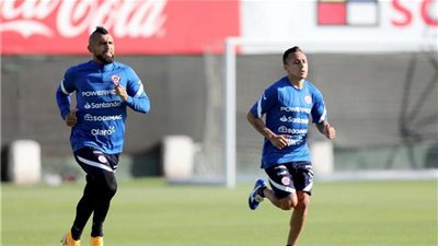 فيدال ينضم لتدريبات منتخب تشيلي 