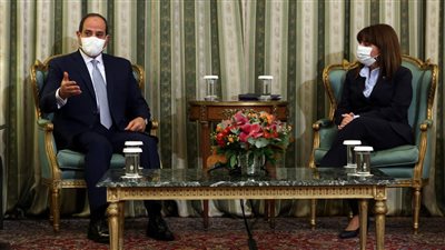 هدايا متبادلة وقضايا مشتركة.. تفاصيل لقاء السيسي ونظيرته اليونانية 