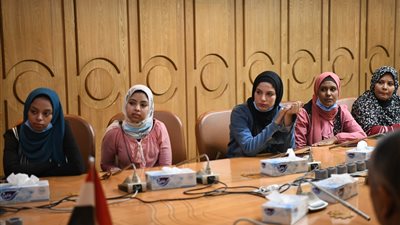 تكليف 21 فتاة من خريجي الجامعات لأداء الخدمة العامة بالمراكز التكنولوجية بقنا