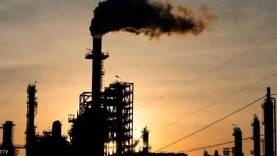 أسعار النفط تهبط 2% مع عودة الإنتاج الليبي 