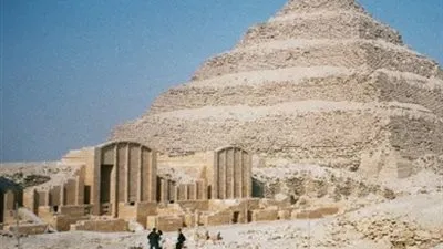 أستاذ آثار: سقارة بها مقابر للدفن لفترة تتجاوز الـ4 آلاف سنة (فيديو)