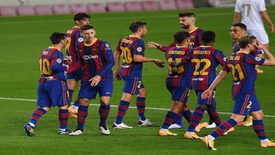 7 مدافعين على رادار برشلونة