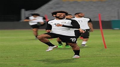 محمد صلاح يتحدى كورونا بتدريبات بدنية