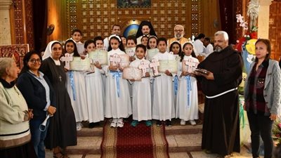 الأنبا باخوم يترأس المنالولة الاحتفالية الأولى بكفر الدوار