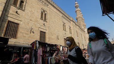 حملات وعقوبات.. تحذيرات حكومية جديدة من الموجة الثانية لكورونا