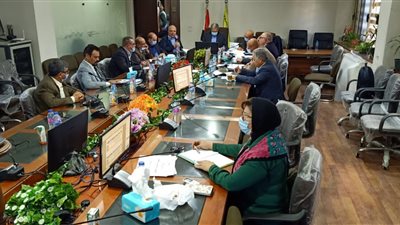 شركة صرف الصحي بالأسكندرية تعلن الطوارئ لمواجهة مياه الأمطار 