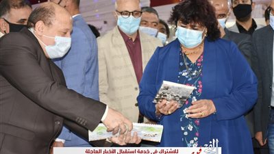 وزيرة الثقافة تفتتح معرض الأوبرا الأول للكتاب (صور)