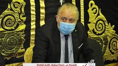 الدكتور أشرف زكي أول الحاضرين في عزاء الفنان الراحل فايق عزب (صور)
