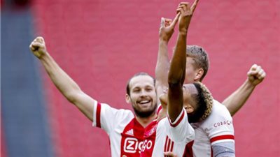 أياكس يكتسح هيراكليس بخماسية في الدوري الهولندي