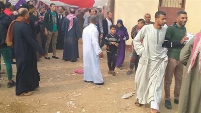 زحام للناخبين أمام لجان قرى مرشحي 