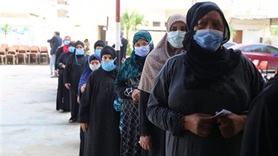 إقبال السيدات وكبار السن.. مشاهد من انتخابات الإعادة في محافظات المرحلة الأولى