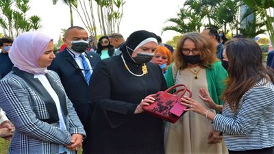 وزيرة الصناعة تفتتح معرض 