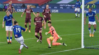 ليدز يونايتد يعود لسكة الانتصارات على حساب إيفرتون