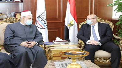 محافظ بني سويف يستقبل وكيل الأزهر الشريف لحضور ندوة 