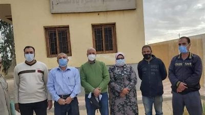 كشف وعلاج بالمجان.. قافلة طبية تفحص 1206 مواطنًا ببني سويف (صور)