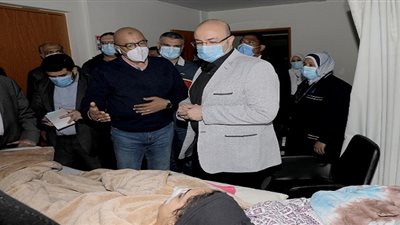 محافظ بني سويف يطمئن على حالة مديرة مستشفى ناصر عقب تعرضها لحادث سير