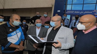 محافظ بني سويف يكلف وكيل الصحة بمتابعة حالة طفل مصاب بمضاعفات في القلب (صور)