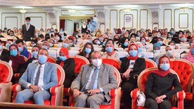 رئيس جامعة بني سويف يشدد على الالتزام بإجراءات كورونا في المحاضرات والدورات