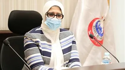 شاهد.. وزيرة الصحة تكشف عن الفئات الأولى بلقاح كورونا
