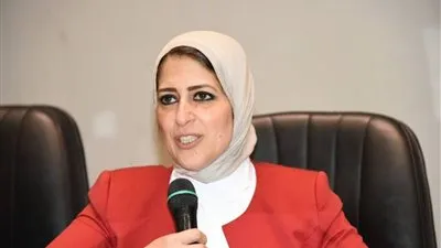 وزيرة الصحة تطمئن المصريين على فاعلية لقاح 