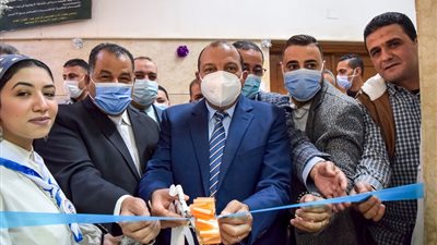 رئيس جامعة بنى سويف يفتتح صالة الألعاب الفردية بكلية الآداب 