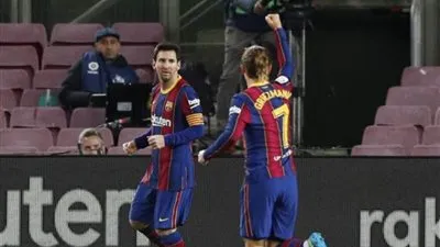 ميسي يعادل إنجاز بيليه التاريخي 