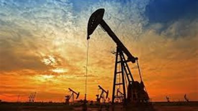 عاجل .. أسعار النفط  تقفز بعد اندلاع حرايق في أحد سفن الشحن بميناء جدة