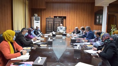 رئيس جامعة بني سويف يستعرض برنامج الهوية الرقمية للطلاب ويعلن التشغيل التجريبي لنظام مشروعات التخرج