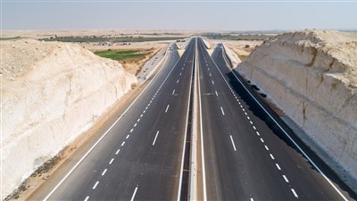 يضم 21 عملا صناعيا.. أبرز المعلومات عن مشروع تطوير طريق الصعيد الصحراوي الغربي