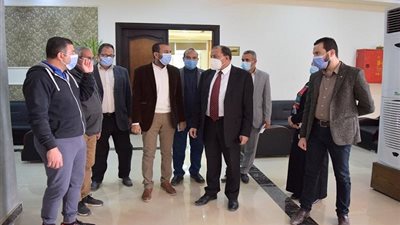 رئيس جامعة بني سويف يتفقد المنشآت ومجمع الـ300 فدان بشرق النيل