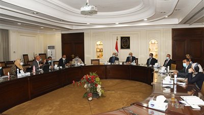 وزير الإسكان يبحث مع محافظ القاهرة إعداد رؤية عامة لتطوير منطقة منشأة ناصر