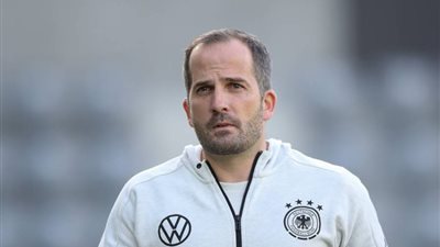 شالكه يقيل مدربه بعد 3 أشهر من تعيينه