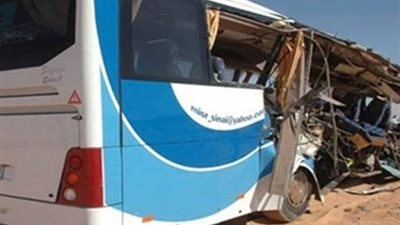 إصابة 18 عاملا في حادث تصادم أتوبيس وسيارة نقل بالإسكندرية