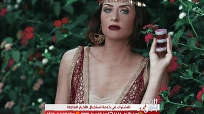 هيدي كرم تتألق بالأحمر في أحدث ظهور لها عبر 