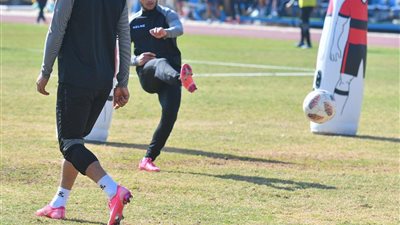 مصطفى ميسي يشارك في تدريبات سيراميكا كليوباترا بعد عودته من تونس 