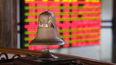 عاجل ..موجة كورونا الجديدة تعصف بالبورصة المصرية وتكبدها خسائر بـ 26.5 مليار جنيه 