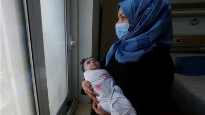 6 إجراءات يجب أن تتخذها الأم المصابة بكورونا أثناء الرضاعة الطبيعية