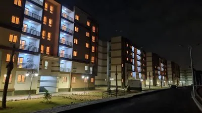 نجاح تجربة إطلاق التيار الكهربائى بوحدات موظفى العاصمة الإدارية بمدينة بدر