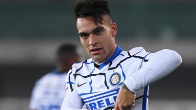 وكيل لاوتار يوجه رسالة مثيرة لإدارة برشلونة